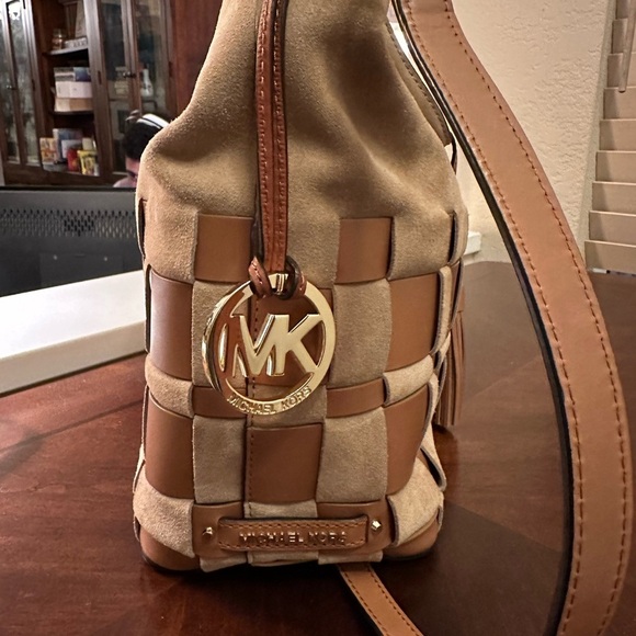 Michael Kors Suede Leather Vivian Hobo Bag - Elegant Woven Design - Picture 3 of 16